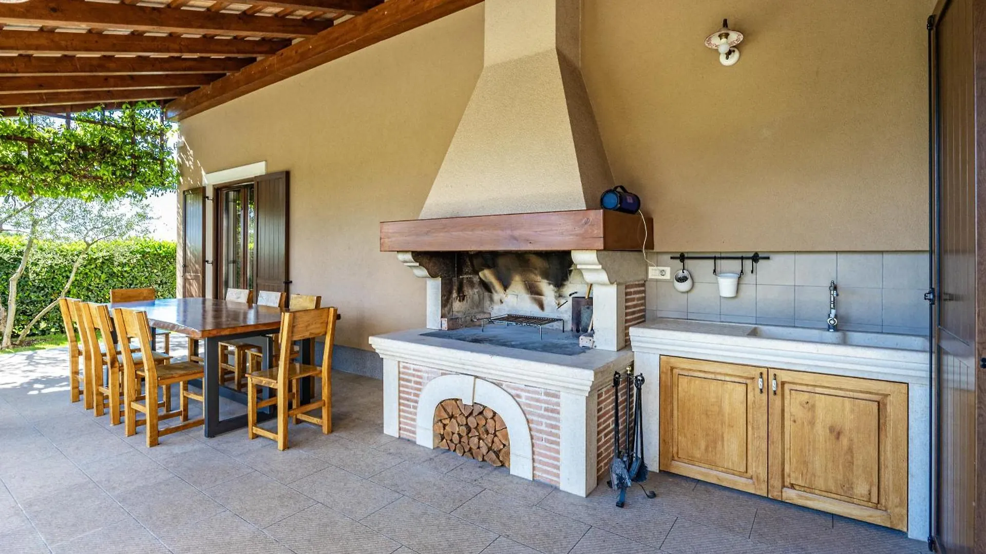 Villa Roza In Central Istria With Whirlpool And Playground For Kids - Pet Friendly Tinjan