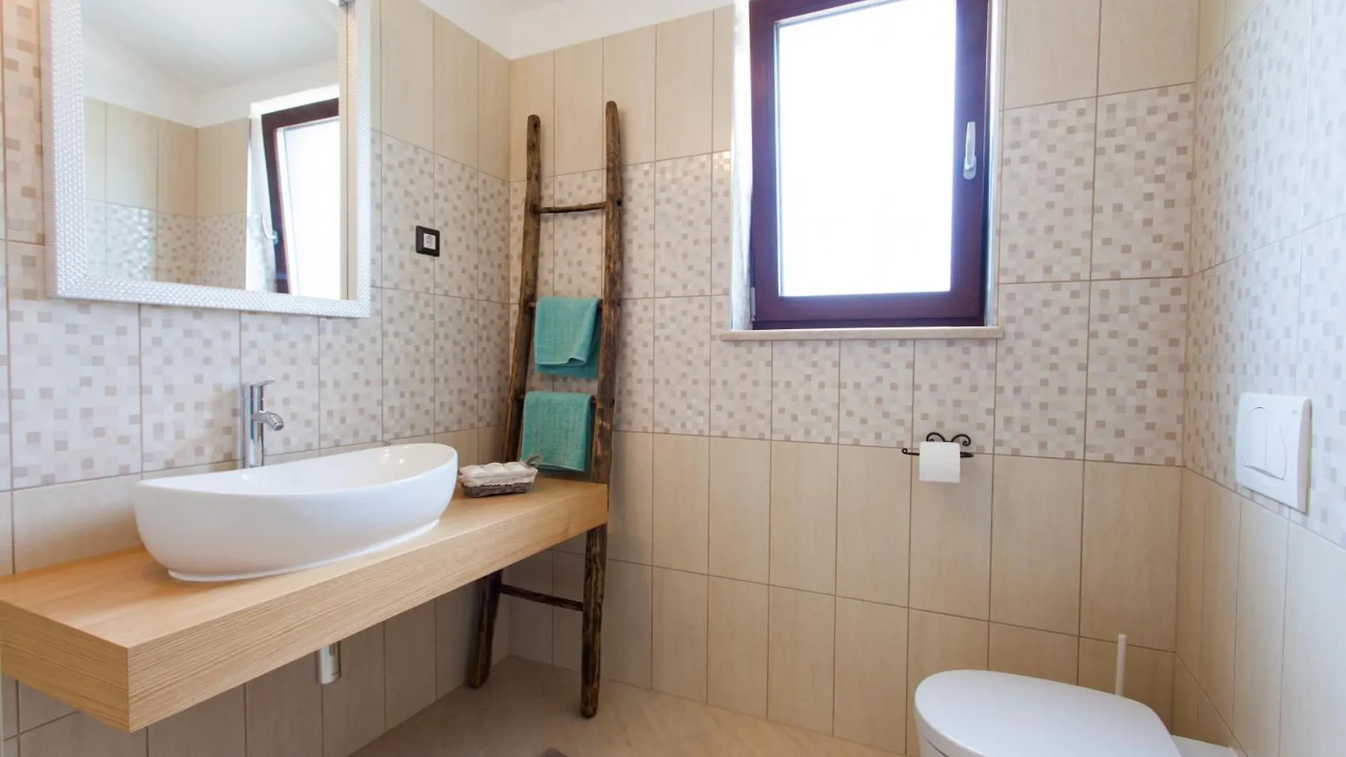 Villa Roza In Central Istria With Whirlpool And Playground For Kids - Pet Friendly Tinjan