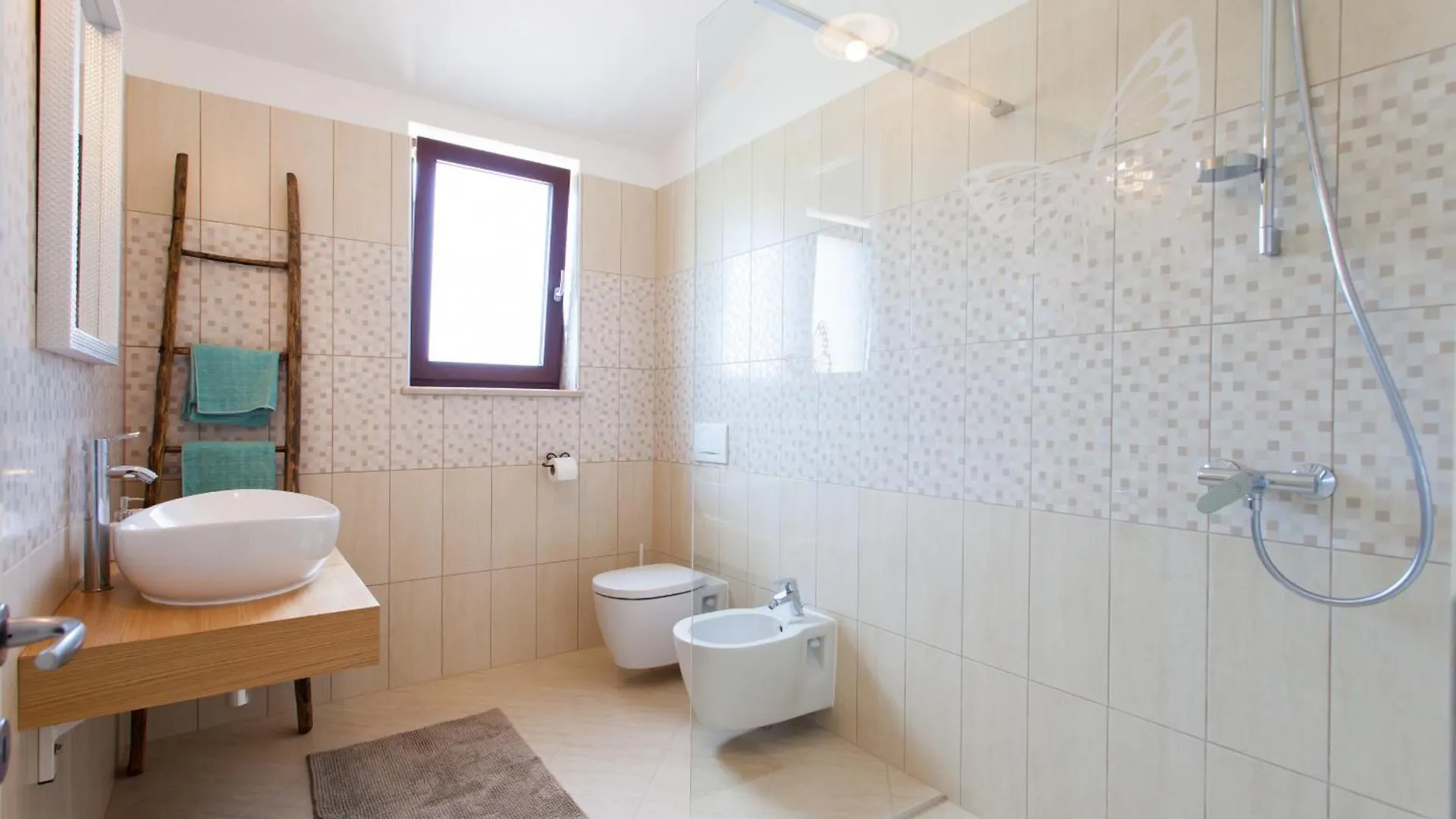 Villa Roza In Central Istria With Whirlpool And Playground For Kids - Pet Friendly Tinjan