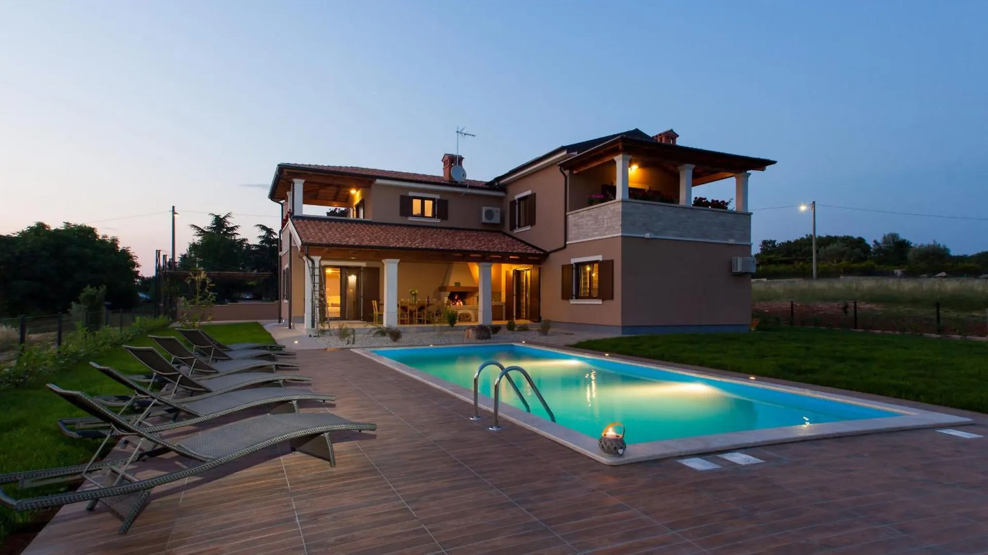 Villa Roza In Central Istria With Whirlpool And Playground For Kids - Pet Friendly Tinjan