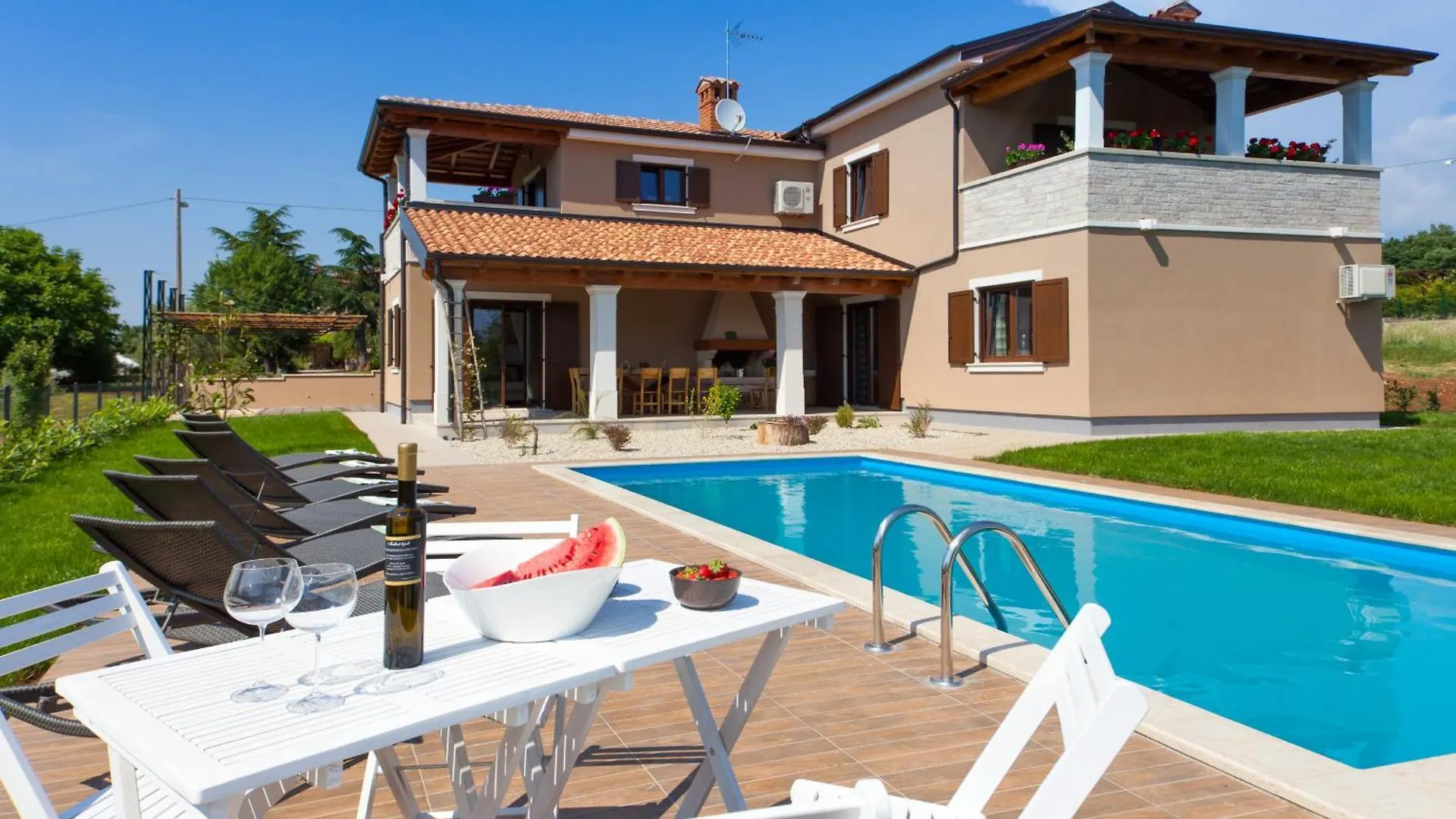 Villa Roza In Central Istria With Whirlpool And Playground For Kids - Pet Friendly Tinjan