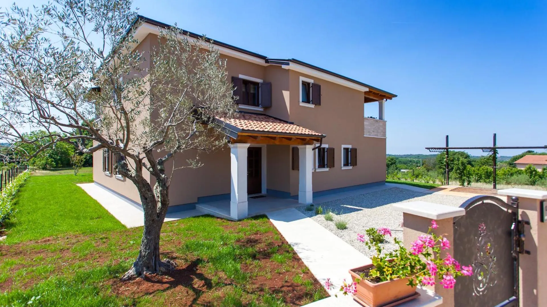 Villa Roza In Central Istria With Whirlpool And Playground For Kids - Pet Friendly Tinjan
